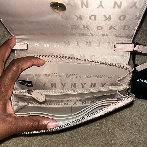 DKNY LUSH PINK VINTAGE PURSE 💗 - Picture 6 of 6